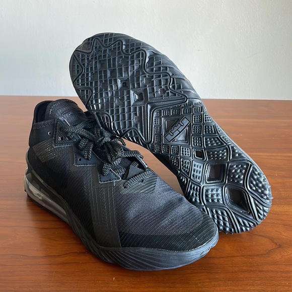 Nike Lebron XVIII Low Men's Sneaker Shoe Triple Black CV7562-004 Size 9.5 NWOB